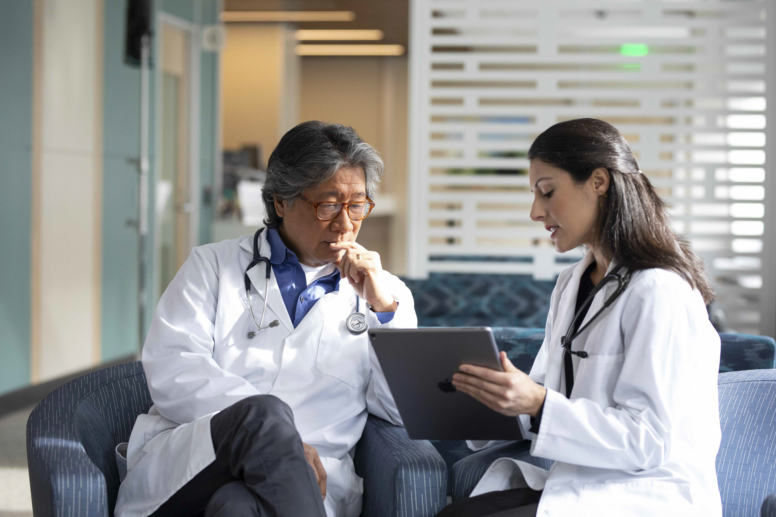 MixedRace_M_F__Tablet_Medical_Leet__W0A7298_img